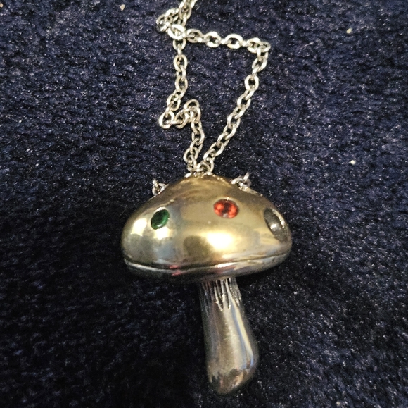 Elizabeth and James mushroom necklace - Picture 2 of 3
